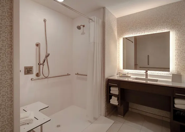 Hotel Home2 By Hilton Downtown 3*